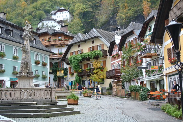 The picture-perfect Hallstatt town square.